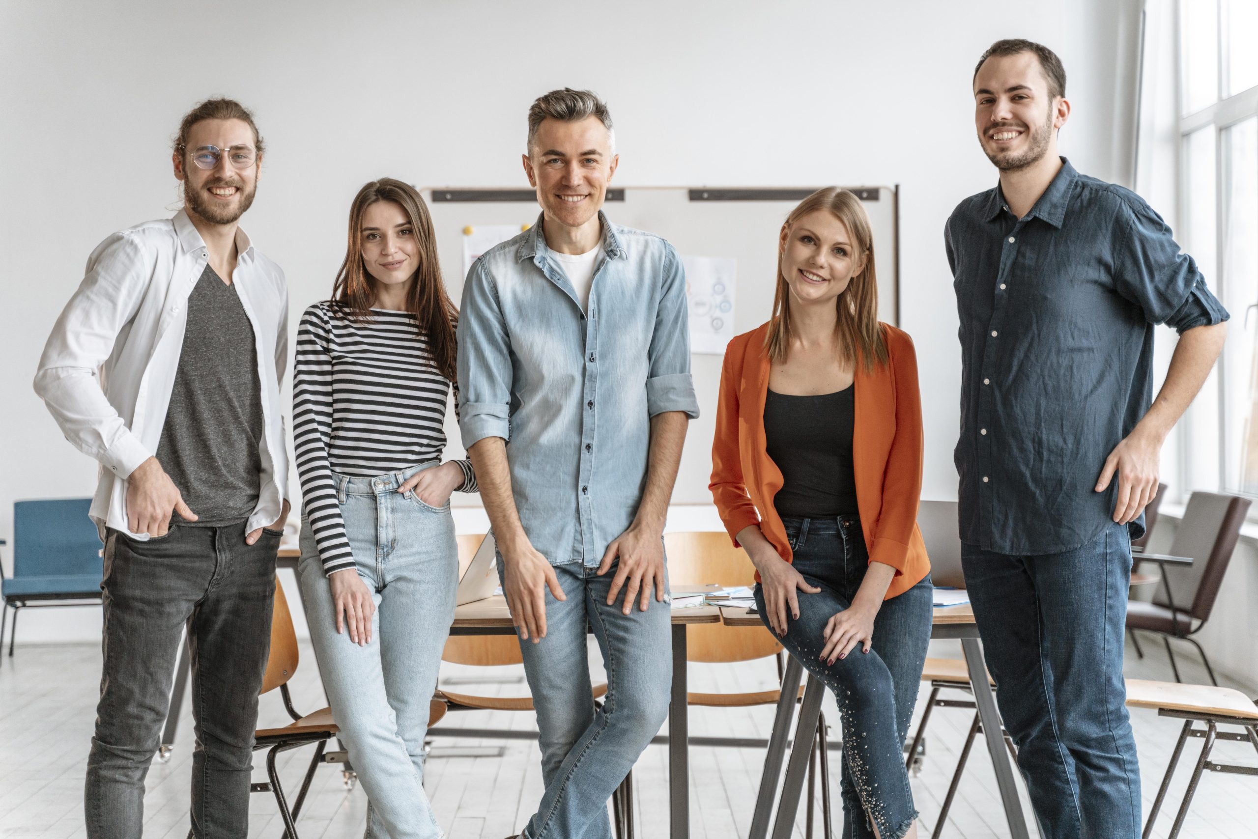 Des employés heureux car leur CDI au Luxembourg est bien rédigé