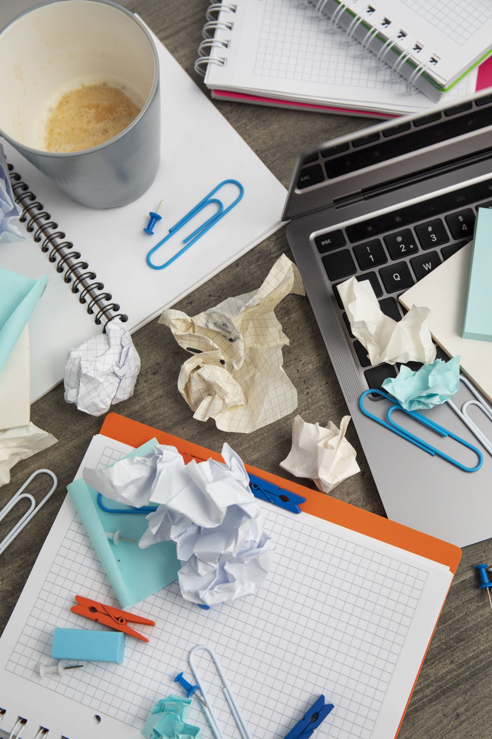 Désordre sur le bureau